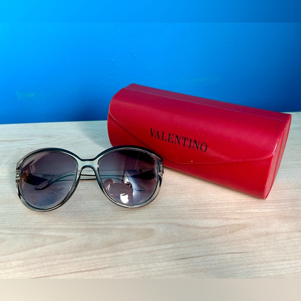 Valentino 5700/S Purple, Clear Sunglasses w/ Original Box & Cleaning Wipe - Picture 2 of 6